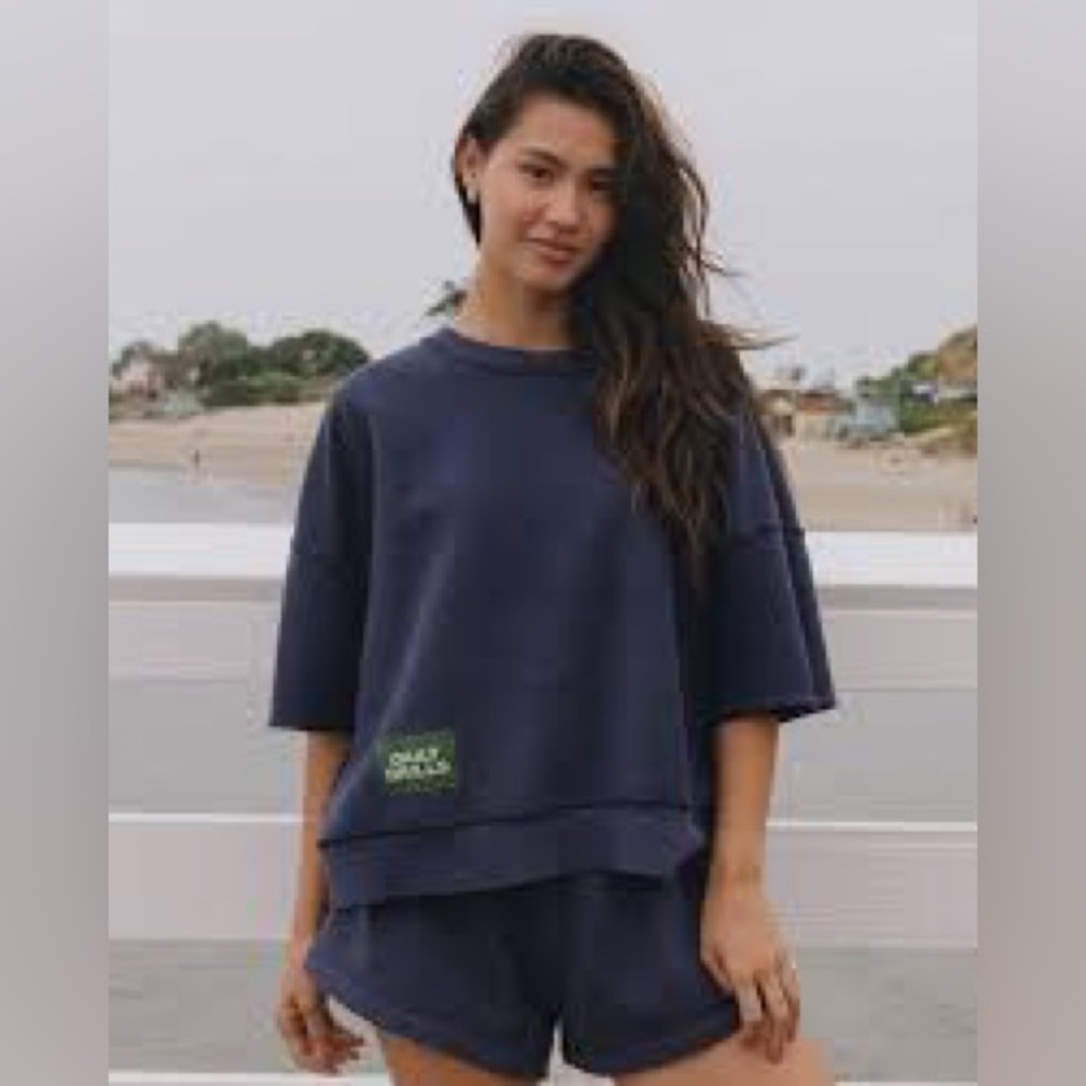 NWT Daily drills cropped sleeve crew navy